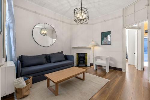 Millers Point Apartment | Charming 8 Person Home Near Harbour and Barangaroo