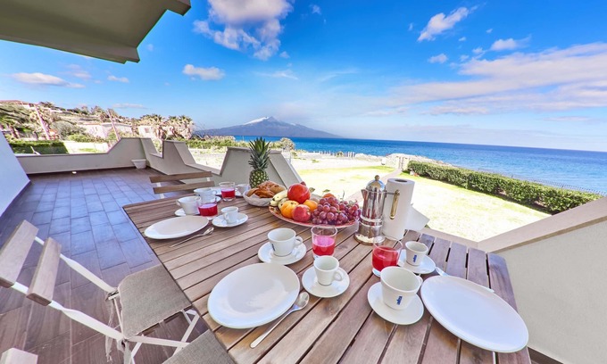 Augusta Villa | Charming abode on the sea, enchanting views, all comforts, descent to the sea