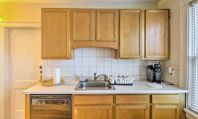 Melrose Cottage | Charming Albany Retreat ~ 3 Mi to Downtown!