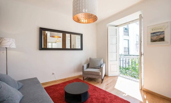 Lisbon Old Town Apartment | Charming Alfama Flat