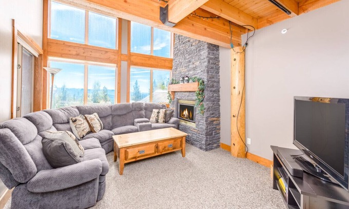 Snow Pine Estates House | Charming Alpine Retreat w/Private Hot Tub