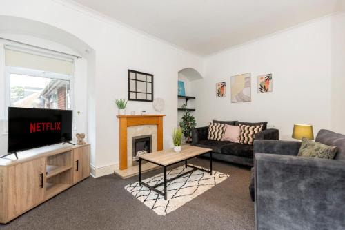 Newcastle-upon-Tyne Apartment | Charming and comfortable property by Our Home Short Stays very spacious with super fast WiFi close to the Metro Centre and Newcastle City Centre