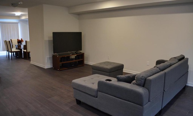 Durham Region Bed & Breakfast | Charming and Cozy 3 BDR Townhouse