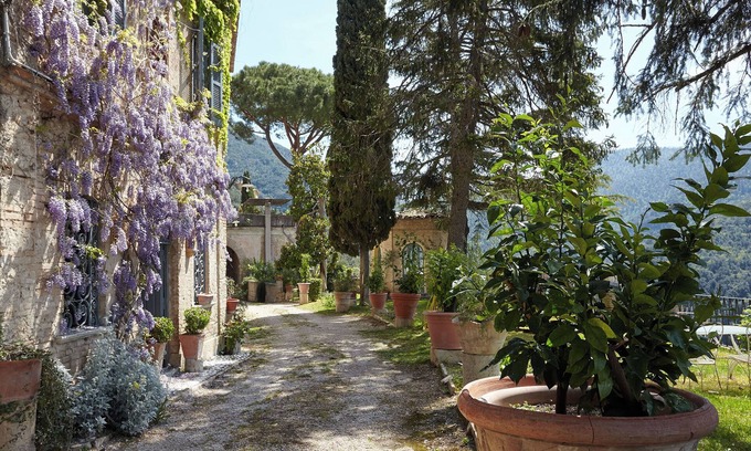 Roccantica Apartment | Charming and Elegant one bedroom in a private XVII Borgo