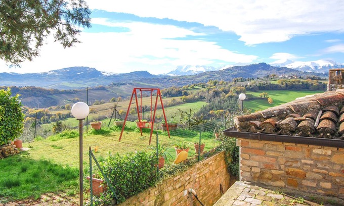 Falerone House | Charming and family friendly stone house in a beautiful location with panoramic views.