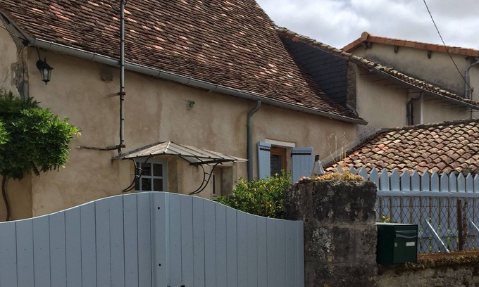 Corgnac-sur-l'Isle House | Charming and peaceful character cottage for two!
