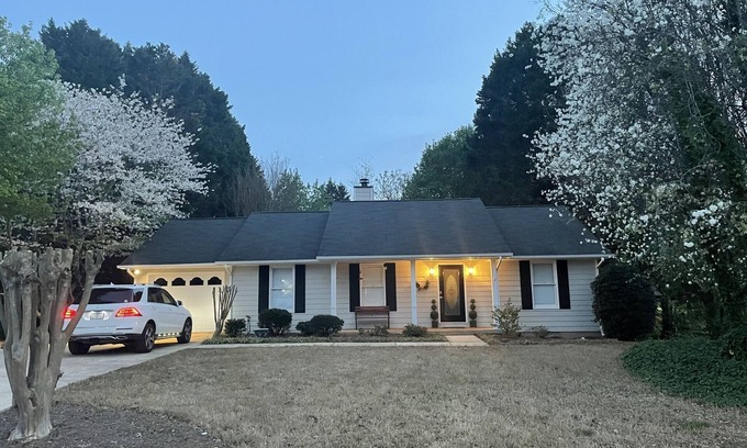 Watkinsville House | Charming and Modern 3BR House in Serene Watkinsville, GA