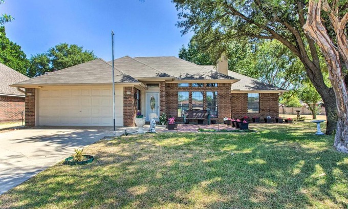 Denton House | Charming and Quiet Denton Home, Near UNT and TWU!