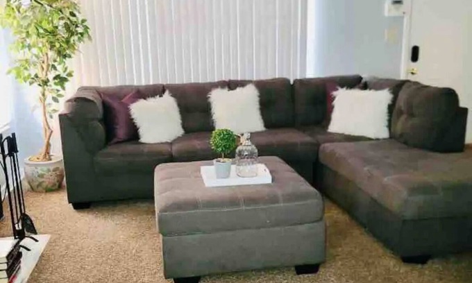 Gary House | Charming and spacious 3-bedroom townhome with WiFi and amenities in Gary