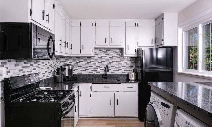 Oak Park House | Charming and Stylish Gem in the heart of Metro Detroit