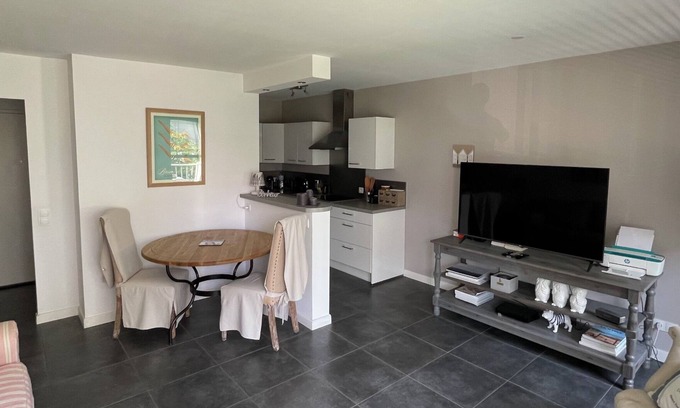 La Baule-Escoublac Apartment | Charming apartment in La Baule, close to shops and beach.