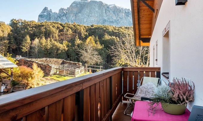 Fie allo Sciliar Apartment | Charming Apartment “Santnerblick Gfliererhof” with Mountain View & Balcony
