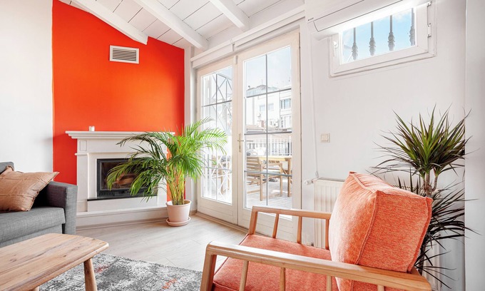 Cihangir Apartment | Charming apartment close to Taksim; with private terrace