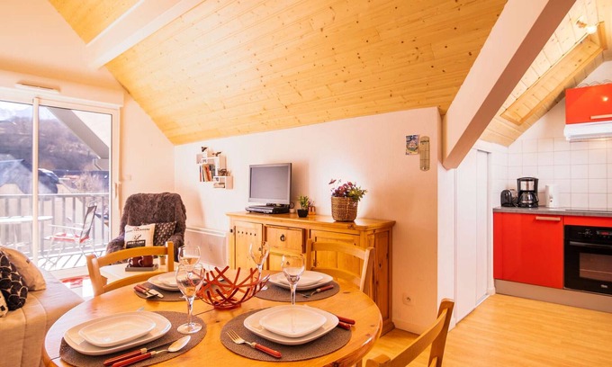 Vielle-Aure Apartment | Charming Apartment in Vielle-Aure for 6 - Balcony, Free Shuttle, Close to Village and Ski Lift
