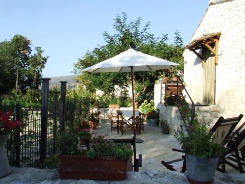Abbateggio Apartment | Charming Apartment in Abbateggio with Mountain View, 60 m²