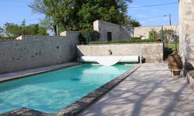 Allemans Apartment | charming apartment in a 16th century mansion