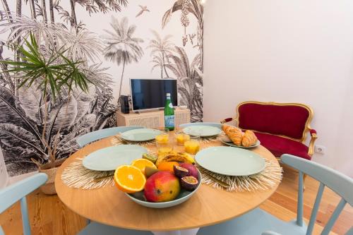 Penha de Franca Apartment | Charming Apartment in Private Condominium at Graça
