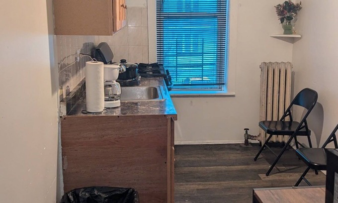 Queens Apartment | Charming apartment in Queens with WiFi and AC near to airport, train & shopping