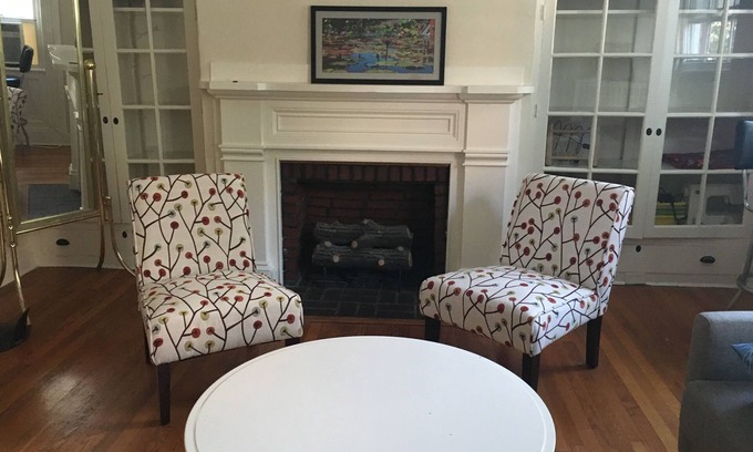 Downtown Apartment | Charming Apartment In Historic Downtown Frederick