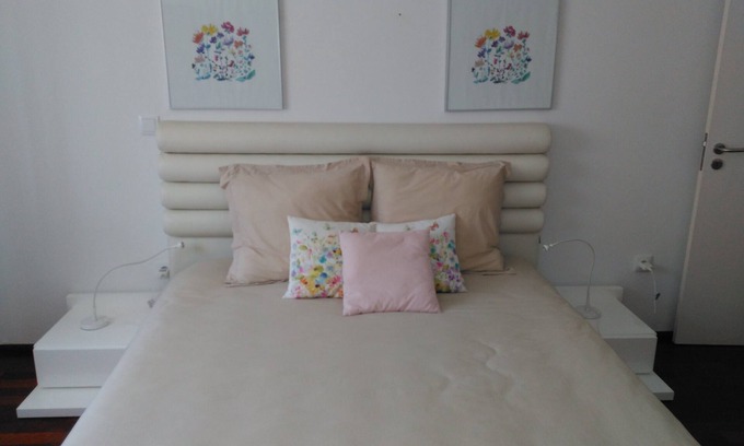 Paredes da Vitoria Apartment | Charming Apartment - On Paredes da Vitória Beach