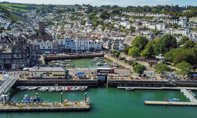 Dartmouth Apartment | Charming Apartment with Garden & Parking