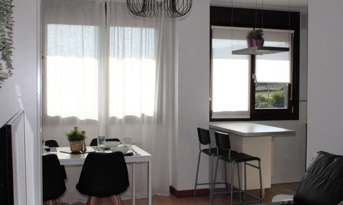 Distrito Oeste Apartment | Charming apartment with parking by beBalmy