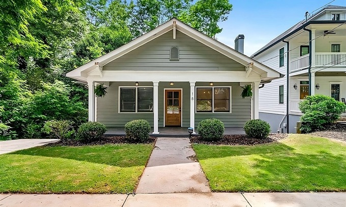 Edgewood House | Charming ATL Bungalow Close to Popular Attractions! Fast Fiber Internet and Cozy