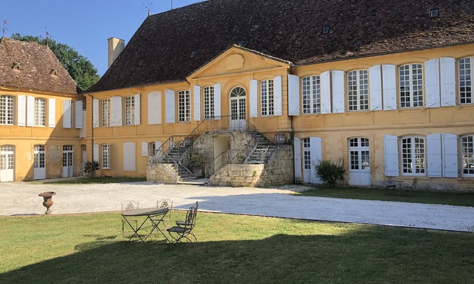 Bergerac House | Charming Authentic 18th Century Chateau set in beautiful private park