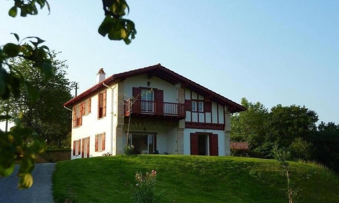 Saint-Pee-sur-Nivelle House | CHARMING BASQUE HOUSE ON 6500 M2