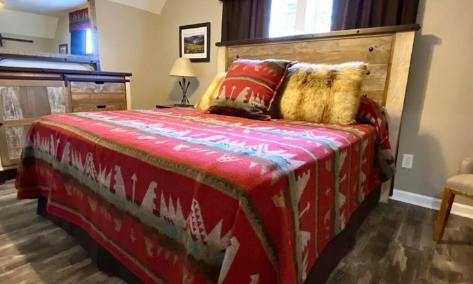 Kernersville House | Charming Barndo Loft in Kernersville with WiFi and AC