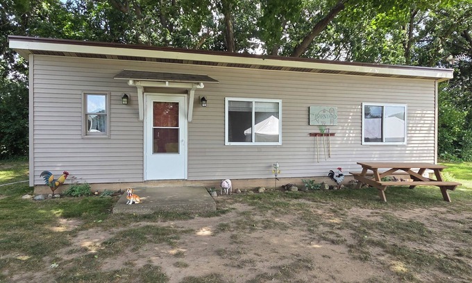 Fulton Cottage | Charming barnyard cottage offers a peacful retreat for those looking to get away
