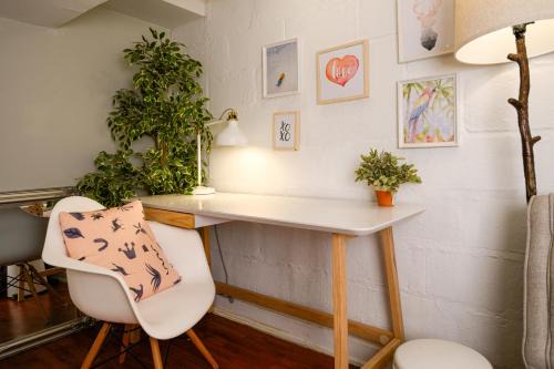 Seaton Village House | Charming Basement Suite with Private Entrance Near Subway, Koreatown & UofT