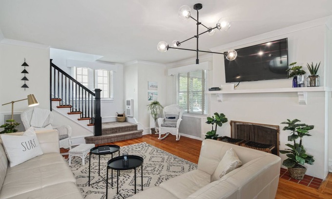 Atlantic City House | Charming Beach Haven 5BR w Private Parking, 2 BLKs to Beach!