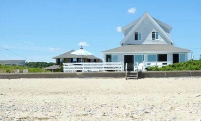 Humarock House | Charming Beach Front House in Humarock! Sleeps 8 Comfortably