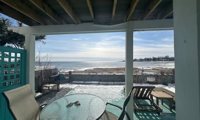 West Haven House | Charming, Beachfront retreat in West Haven!