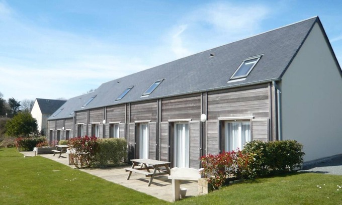 Biville Cottage | Charming Beachside House: Terrace, Pet-Friendly, Near GR223, with Wifi & Baby Equipment