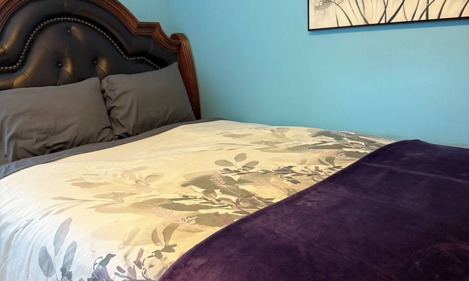Grande Prairie Bed & Breakfast | Charming bed & breakfast in delightful Grande Prairie with WiFi, AC and hottub