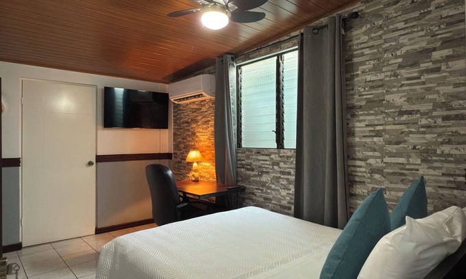 Agonia Bed & Breakfast | Charming bed & breakfast in lovely Alajuela with AC. 15 minutes near airport