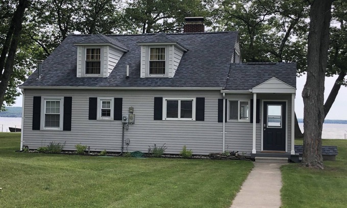Cheboygan House | Charming Black Lakefront Cottage w/Pickleball Court-Summer weeks still available