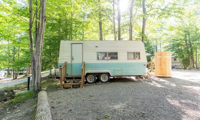 Miller Lake House | Charming Blue Glamping RV Close to Grotto