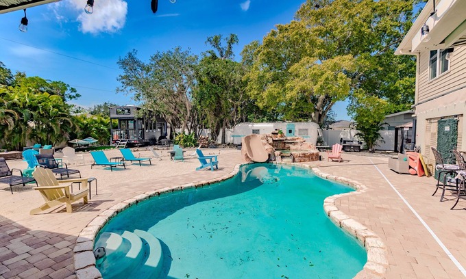 Bradenton House | Charming Bradenton Tiny House - Perfect Cozy Getaway