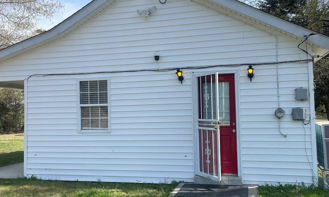 Brandywine Cottage | Charming Brandywine Tiny Home – Work, Relax, Retreat,Host Small Gatherings