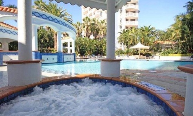 Broadbeach Apartment | Charming Broadbeach unit - Soothing pool views