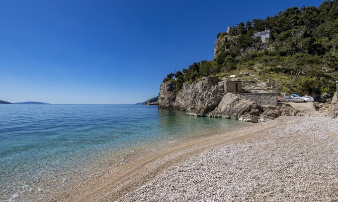 Zagore Apartment | Charming Brsec Apartment With Shared Pool