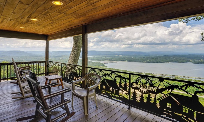 Bryant Cabin | Charming Bryant Cabin: Hot Tub & Shared Amenities!