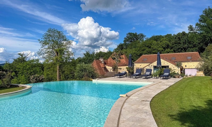 Marnac House | Charming Bungalow with stunning views of the Dordogne River in the Perigord Noir