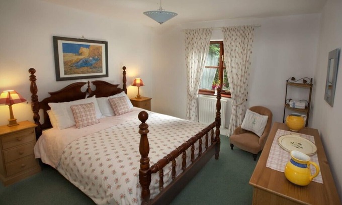 Otterton House | Charming Bungalow with countryside views, close to the South West Coast Path.