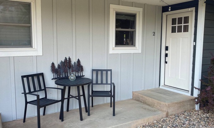 Spearfish House | Charming Bungalow 2 in lovely Spearfish with WiFi, AC