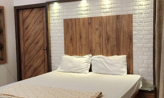 Gwalior House | Charming bungalow in Gwalior with WiFi and AC .