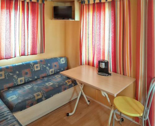 Burinhosa House | Charming Bungalow in Pataias, 18 m² with Shared Pool.